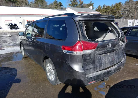 2012 Toyota Sienna Xle V6 8 Passenger z USA, uszkodzony, nr VIN 5TDYK3DC9CS266718